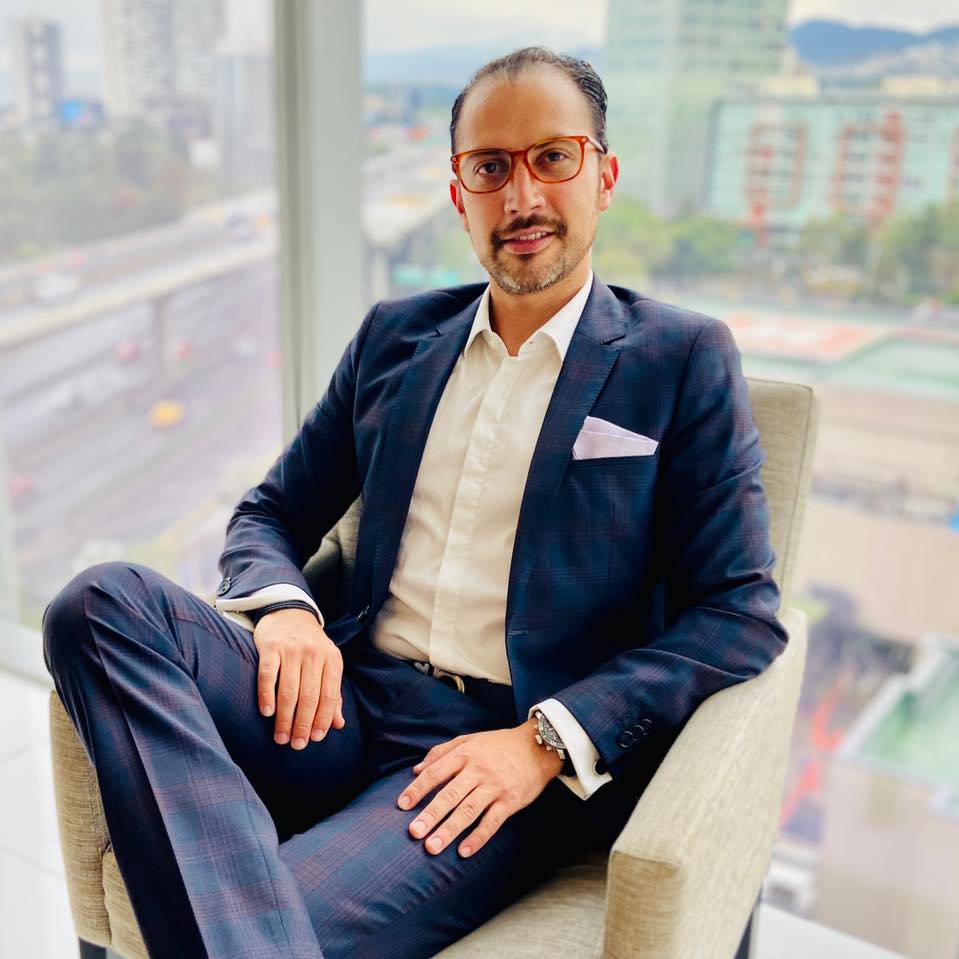 Dr. Eduardo Cartagena - Plastic Surgeon in Mexico City